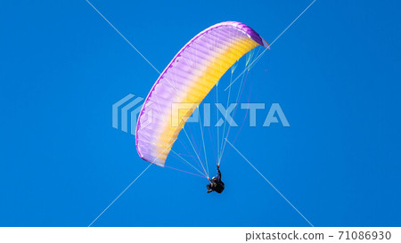 Paragliding spectacular flight 71086930