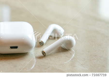 白色無線耳機 71087739