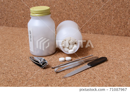Nail clippers, health care, tablets, swallows, files, tweezers, medicine, medicine, hygiene, earpicks Nail clippers, health care, tablets, swallows, files, tweezers, medicine, medicine, hygiene, earpicks 71087967