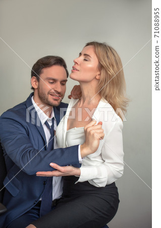 A novel at work. The boss molests his subordinate employee. Sexual harassment 71088955