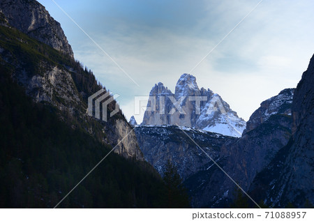 Look at the tops Look at the tops 71088957
