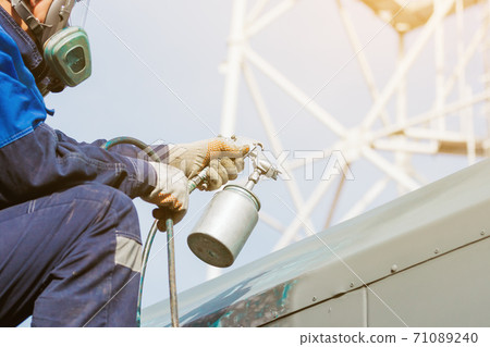 Industrial work. Priming of metal products from the compressor gun 71089240