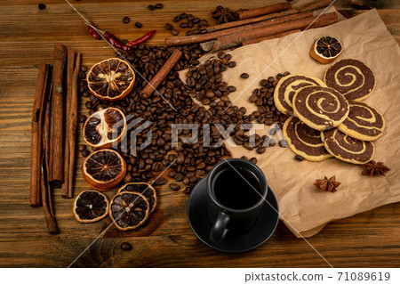 Spice Cinnamon Cookie with Chocolate and Nuts Filling Spice Cinnamon Cookie with Chocolate and Nuts Filling 71089619