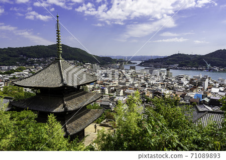 天寧寺三重寶塔和廣島縣大道市大道的街道 71089893