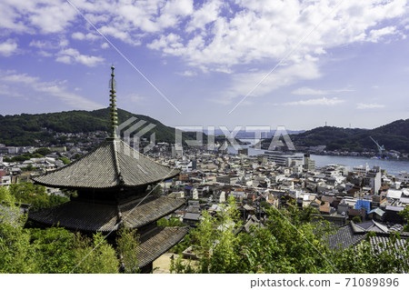 天寧寺三重寶塔和廣島縣大道市大道的街道 天寧寺三重寶塔和廣島縣大道市大道的街道 71089896