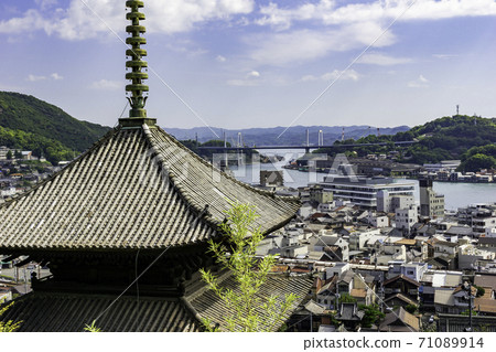 天寧寺三重寶塔和廣島縣大道市大道的街道 天寧寺三重寶塔和廣島縣大道市大道的街道 71089914