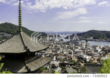 天寧寺三重寶塔和廣島縣大道市大道的街道 71089922