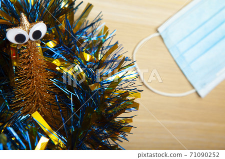 image of fir tree tinsel  71090252