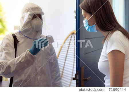 Medical staff for Covid-19 testing delivery at home. Medical staff for Covid-19 testing delivery at home. 71090444
