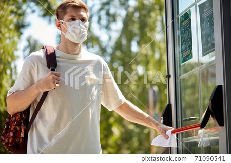 male tries to open the door using protective rag 71090541