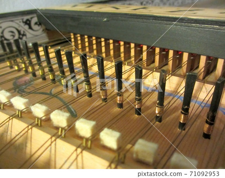 Inside the harpsichord 71092953