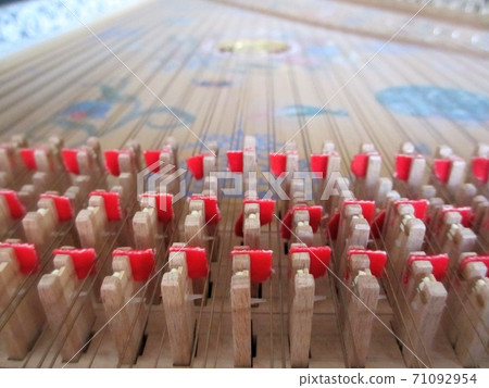 Inside the harpsichord 71092954
