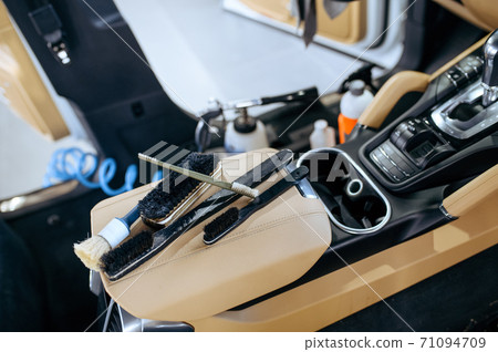 Car interior and brushes for detailing, nobody 71094709