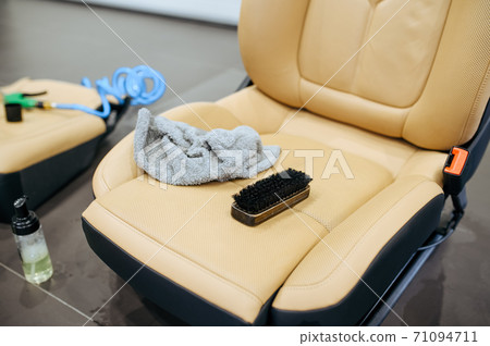 Removed car seats and tools for dry cleaning 71094711
