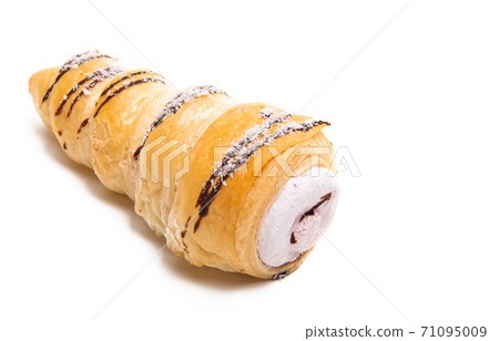puff rolls with cream isolated puff rolls with cream isolated 71095009