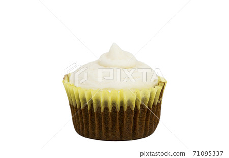 Isolated carrot cake cupcake 71095337
