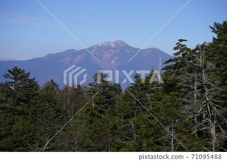 從高山市高根看秋天的顏色從Norikuradake縣道435路 71095488