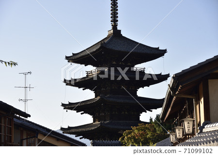 Tower of Yasaka Hokan-ji Temple 71099102