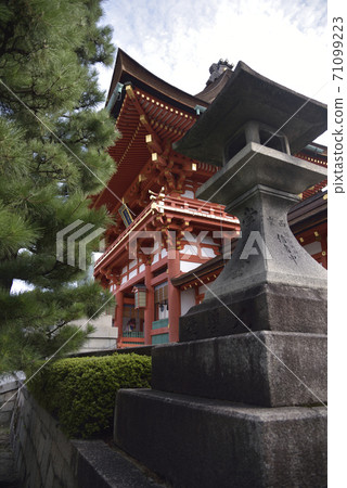 Fushimi Inari Tower Gate, Lanterns and Pine Fushimi Inari Tower Gate, Lanterns and Pine 71099223