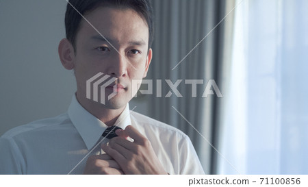 打領帶的商人 打領帶的商人 71100856