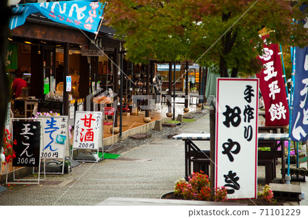 Suwa Taisha Upper Shrine Hongu Rainy weather Suwa Taisha Upper Shrine Hongu Rainy weather 71101229