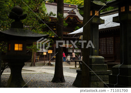 Suwa Taisha Shimosha Harumiya Rainy weather Suwa Taisha Shimosha Harumiya Rainy weather 71101700