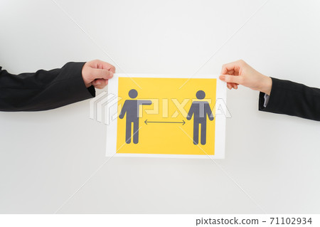 確保社交距離的商務人士 確保社交距離的商務人士 71102934