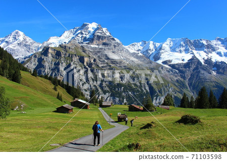瑞士美麗的自然風光 71103598