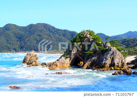 西脅海岸[山陰海岸地質公園] 71103767
