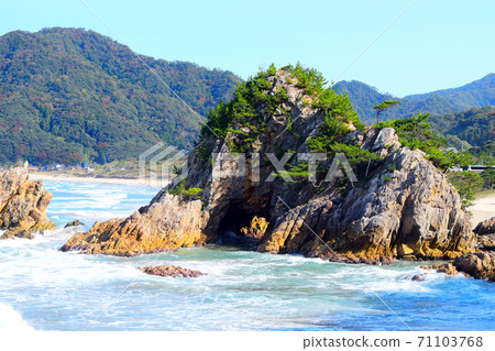 西脅海岸[山陰海岸地質公園] 71103768