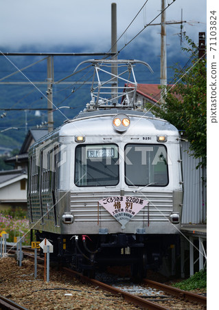 Ueda Dentetsu 5200 series train 71103824