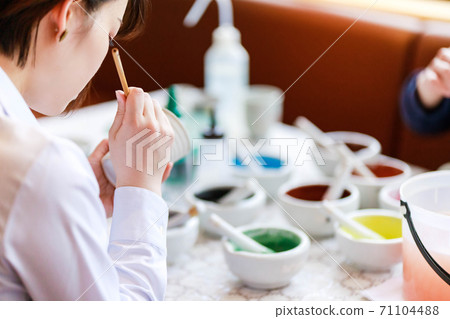 A young woman experiencing pottery painting 71104488