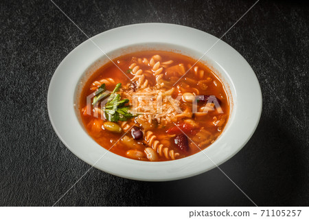 意大利扭曲麵食蔬菜湯 71105257