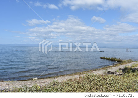 Scenery of Lake Biwa seen from Hikone city 71105723