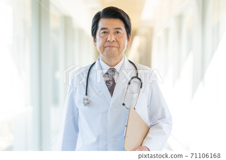 Middle-aged doctor walking in the hospital corridor 71106168