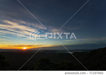 《Tottori Prefecture》 Sunset seen from the observation deck of Ueshi Castle 《Tottori Prefecture》 Sunset seen from the observation deck of Ueshi Castle 71107882