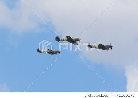 Spitfire and hurricane formation flight Spitfire and hurricane formation flight 71109173
