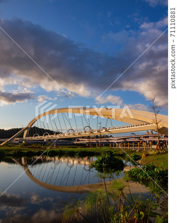 Sunny view of the Yangguang Bridge at Xindian District Sunny view of the Yangguang Bridge at Xindian District 71110881