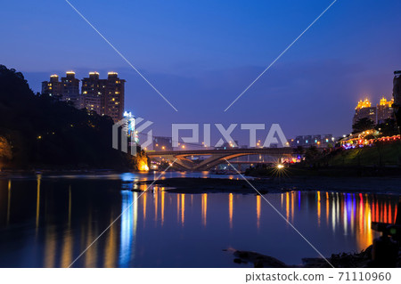 Dusk view of the Bitan Suspension Bridge at Xindian District Dusk view of the Bitan Suspension Bridge at Xindian District 71110960
