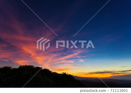 《Tottori Prefecture》 Evening view from the observation deck of Ueshi Castle 71111601
