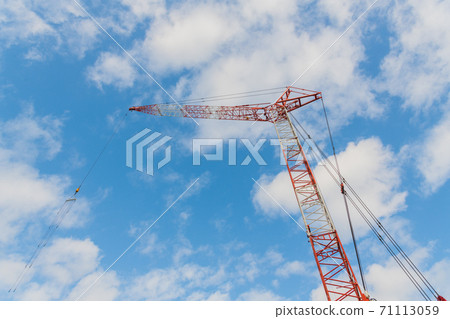 Large sky large crane construction image material Large sky large crane construction image material 71113059