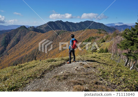 Climbers looking at the scenery from Wanakurayama Higashi Senba Climbers looking at the scenery from Wanakurayama Higashi Senba 71113840