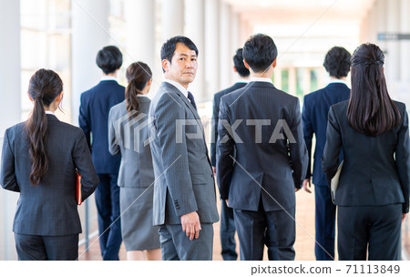 中間商人擔心 中間商人擔心 71113849