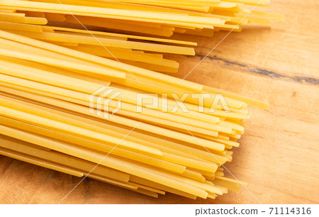 Spaghetti noodles Spaghetti noodles 71114316