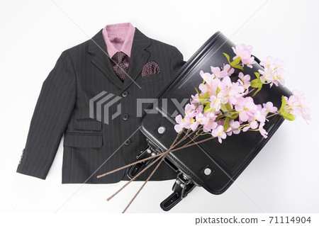 入學典禮（黑人學校牢房和男童西裝） 71114904