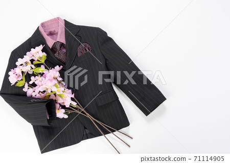 Entrance ceremony (boy's suit and cherry blossoms) Entrance ceremony (boy's suit and cherry blossoms) 71114905