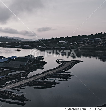 The lake at morning fog. 71115525