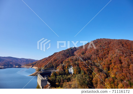 Autumn Arimine Lake and Arimine Dam seen from Arimine Lake Observatory Toyama City, Toyama Prefecture 71116172