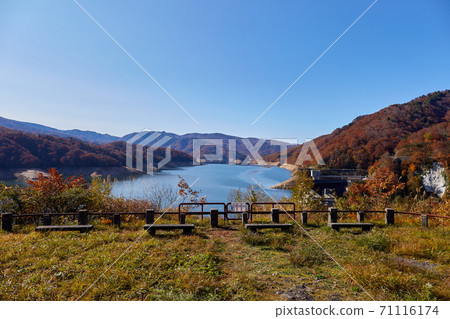 Autumn Arimine Lake and Arimine Dam seen from Arimine Lake Observatory Toyama City, Toyama Prefecture 71116174