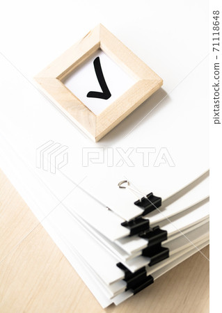 Image of checking documents 71118648